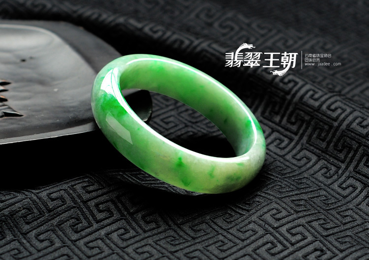 糯冰种飘翠缅甸翡翠手镯(58.4)