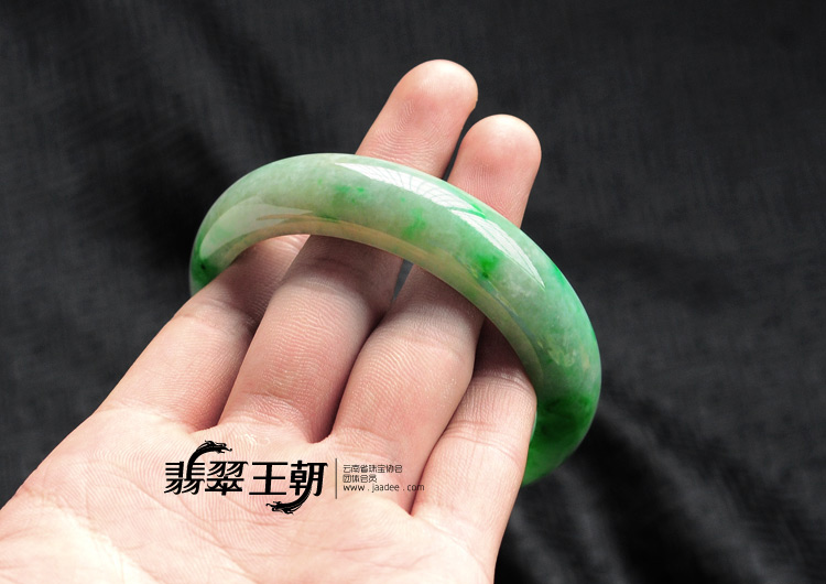 糯冰种飘翠缅甸翡翠手镯(58.4)