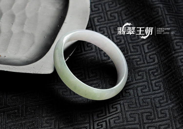 糯冰种晴水紫罗兰缅甸翡翠贵妃镯(55.5-50.8)