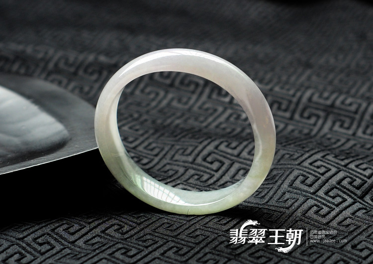 糯冰种晴水紫罗兰缅甸翡翠贵妃镯(55.5-50.8)