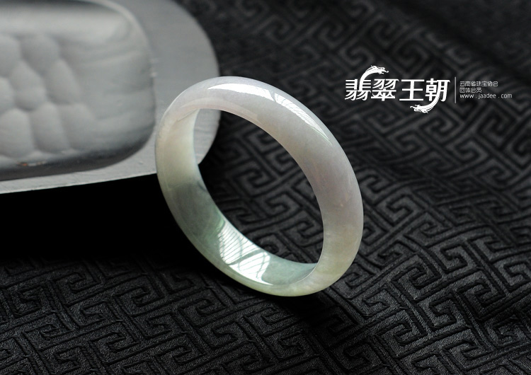 糯冰种晴水紫罗兰缅甸翡翠贵妃镯(55.5-50.8)
