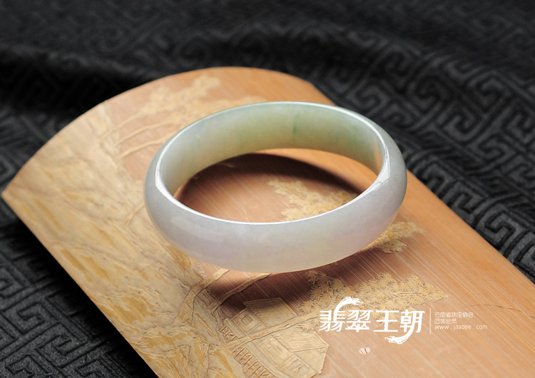 糯冰种晴水紫罗兰缅甸翡翠贵妃镯(55.5-50.8)