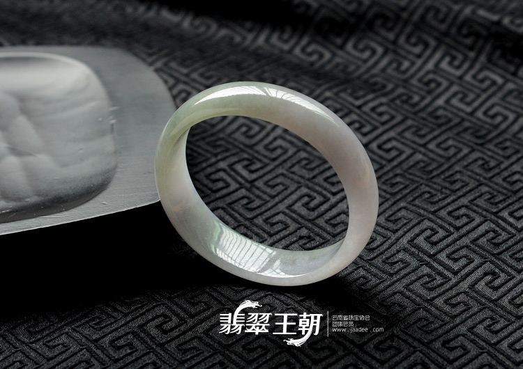 糯冰种晴水紫罗兰缅甸翡翠贵妃镯(54.4-50.2)