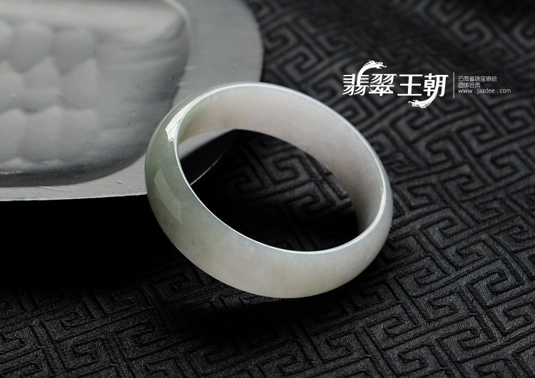 糯冰种晴水紫罗兰缅甸翡翠贵妃镯(54.4-50.2)