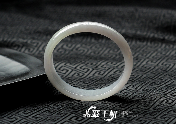 糯冰种淡紫罗兰缅甸翡翠贵妃镯(56.6-50.9)