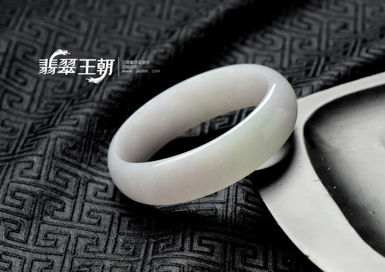 糯冰种淡紫罗兰缅甸翡翠贵妃镯(56.6-50.9)