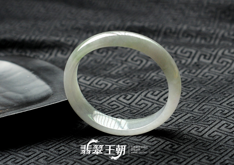 糯冰种晴水紫罗兰缅甸翡翠贵妃镯(58-52.3)