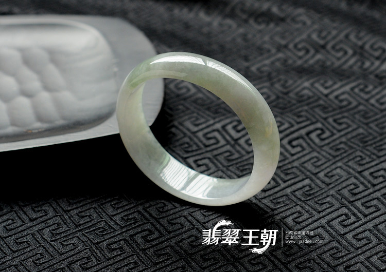 糯冰种晴水紫罗兰缅甸翡翠贵妃镯(58-52.3)