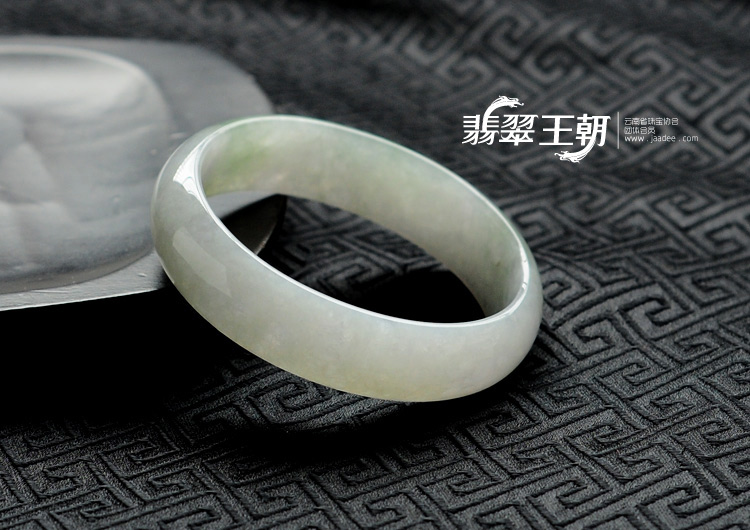 糯冰种晴水紫罗兰缅甸翡翠贵妃镯(58-52.3)