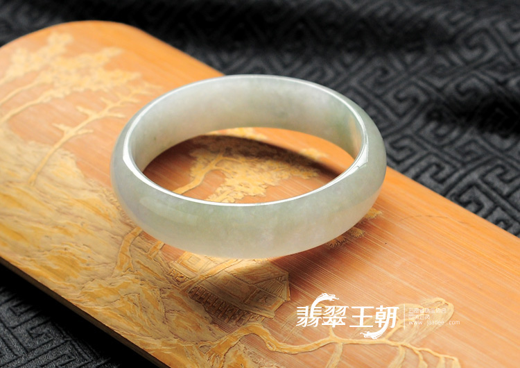 糯冰种晴水紫罗兰缅甸翡翠贵妃镯(58-52.3)