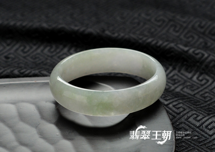 糯冰种晴水紫罗兰缅甸翡翠贵妃镯(58-52.3)