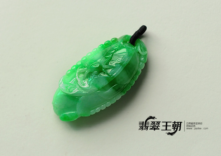 糯冰种翠色缅甸翡翠富甲天下挂件