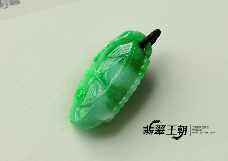 糯冰种翠色缅甸翡翠富甲天下挂件