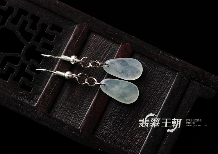 冰种淡晴水缅甸翡翠耳坠