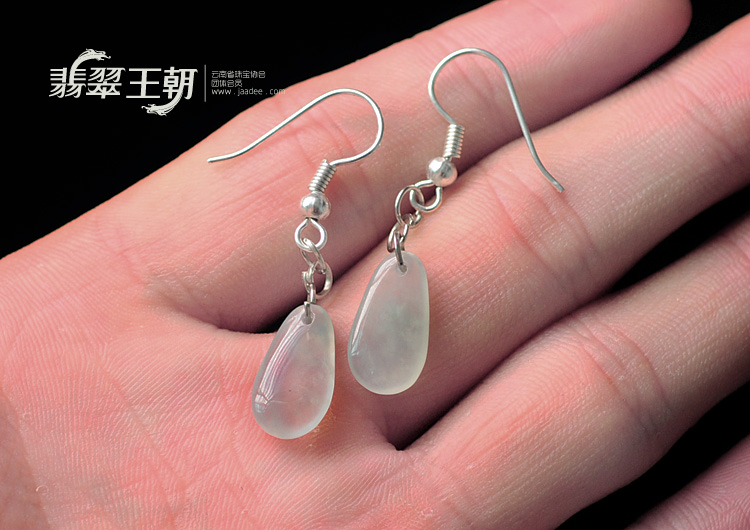 冰种淡晴水缅甸翡翠耳坠