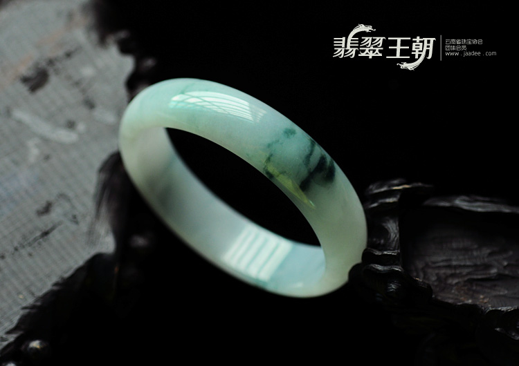 糯冰种飘花缅甸翡翠手镯(58.3)