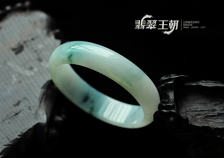 糯冰种飘花缅甸翡翠手镯(58.3)