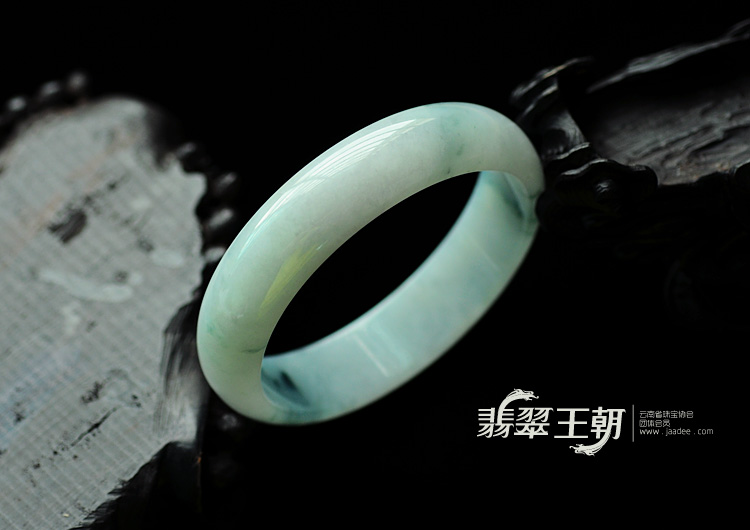 糯冰种飘花缅甸翡翠手镯(58.3)