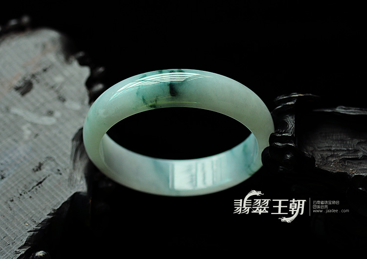 糯冰种飘花缅甸翡翠手镯(58.3)