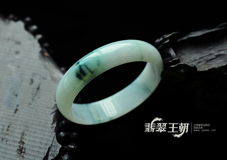 糯冰种飘花缅甸翡翠手镯(58.3)