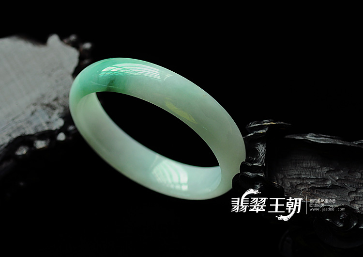 细糯种飘翠缅甸翡翠手镯(59.3)