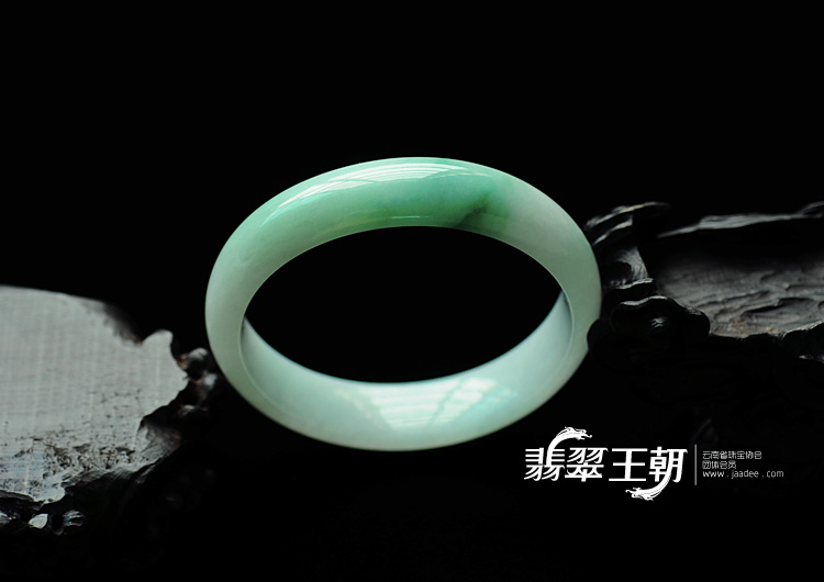 细糯种飘翠缅甸翡翠手镯(59.3)