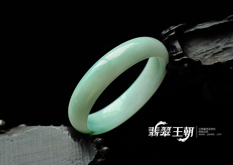 细糯种飘翠缅甸翡翠手镯(59.3)