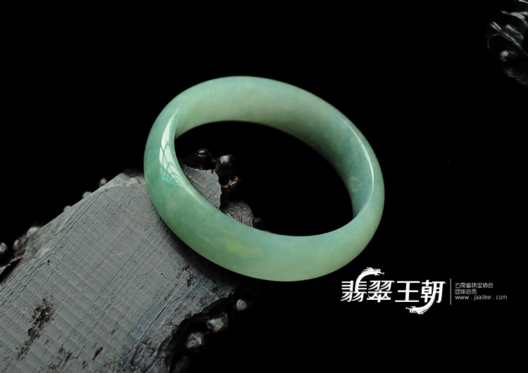 冰种晴水飘花缅甸翡翠手镯(55.7)