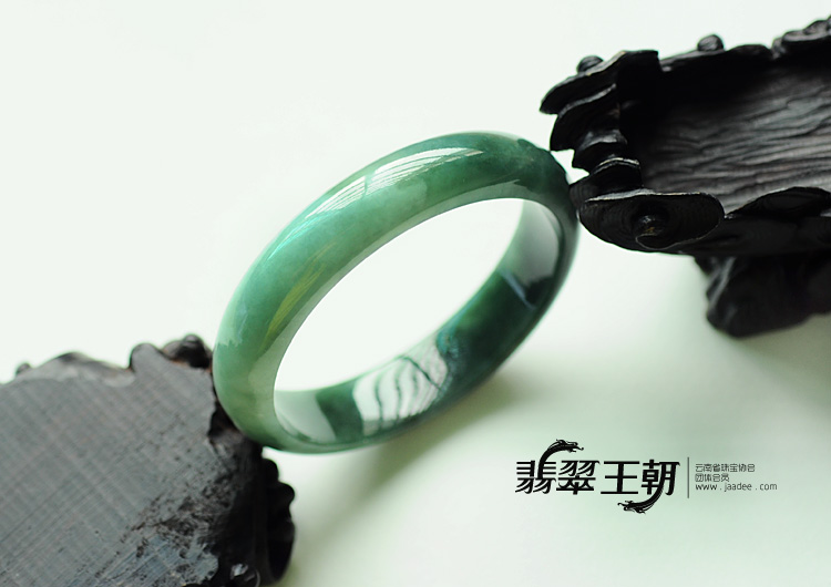 糯冰种蓝晴水缅甸翡翠手镯(56.1)