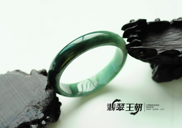 糯冰种蓝晴水缅甸翡翠手镯(56.1)