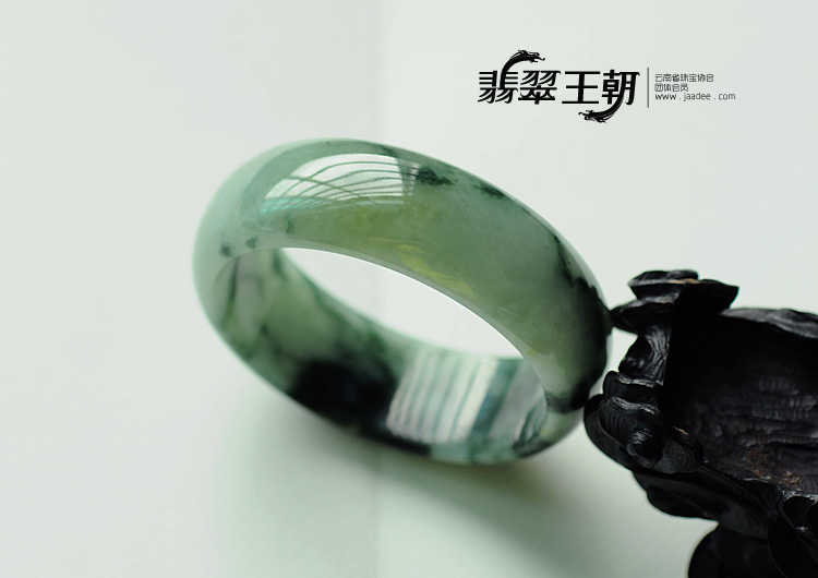 糯冰种飘花缅甸翡翠手镯(55.7)