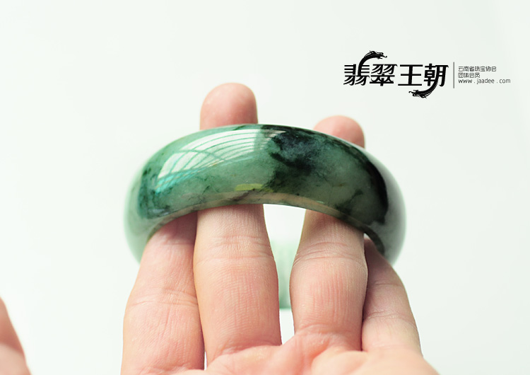 糯冰种飘花缅甸翡翠手镯(55.7)