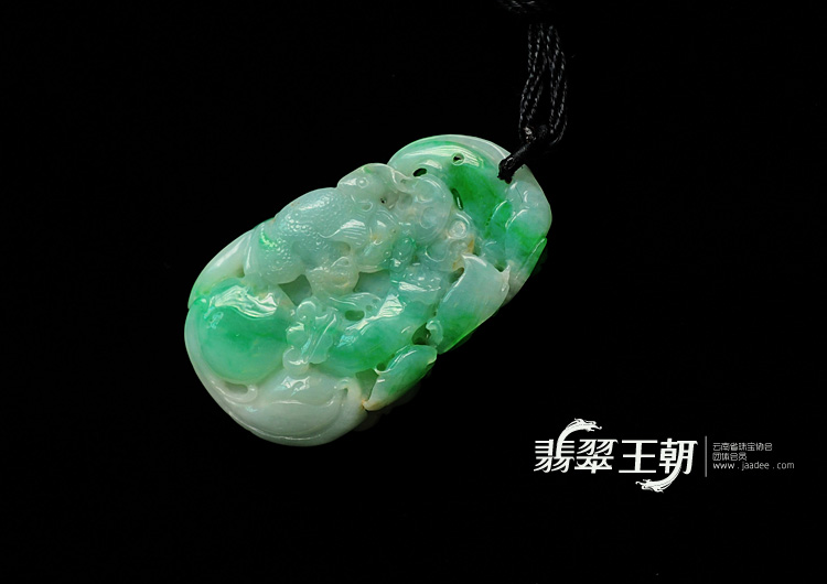 糯冰种黄加绿缅甸翡翠富甲天下挂件
