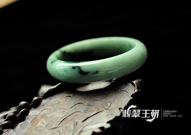 细糯种飘花缅甸翡翠手镯(55.8)