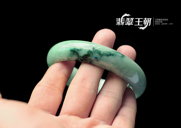 细糯种飘花缅甸翡翠手镯(55.8)