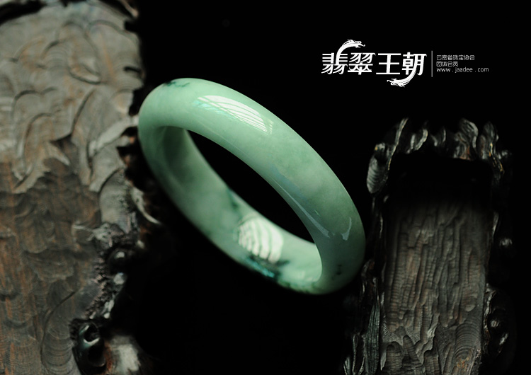 细糯种飘花缅甸翡翠手镯(55.8)