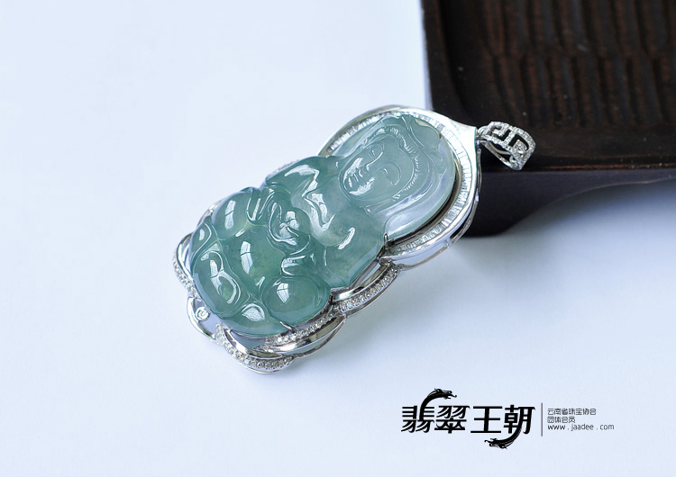 冰种蓝晴水缅甸翡翠镶白金观音挂件