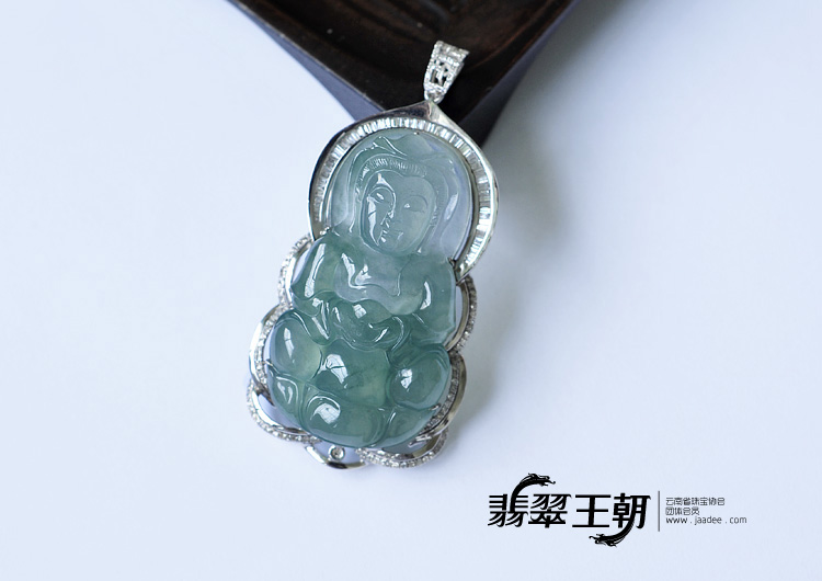 冰种蓝晴水缅甸翡翠镶白金观音挂件