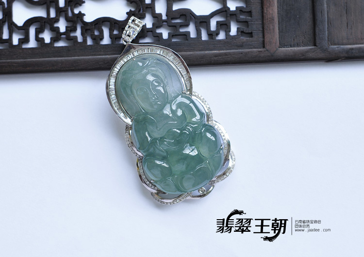 冰种蓝晴水缅甸翡翠镶白金观音挂件