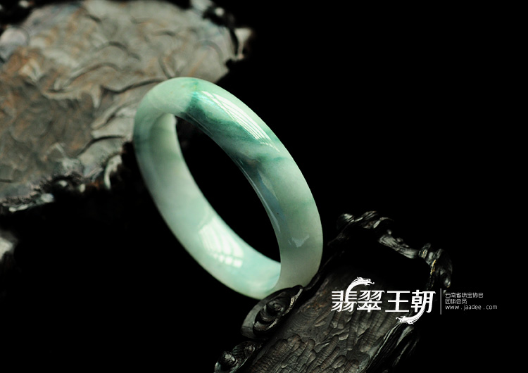 细糯种飘花缅甸翡翠手镯(58.5)