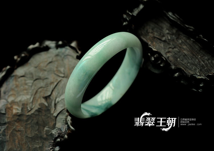 细糯种飘花缅甸翡翠手镯(58.5)