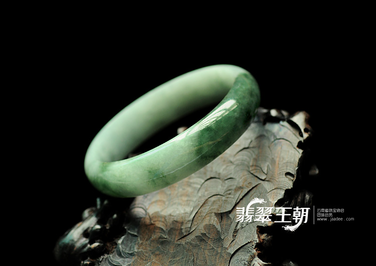 糯冰种飘花缅甸翡翠手镯(59.3)