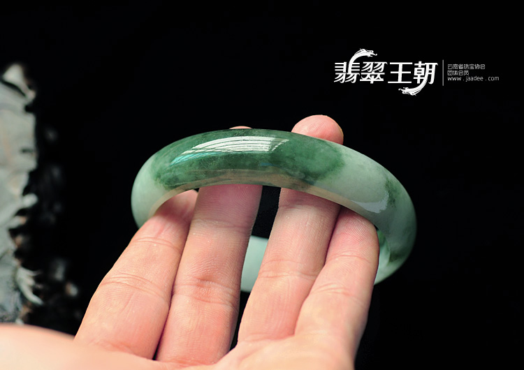 糯冰种飘花缅甸翡翠手镯(59.3)