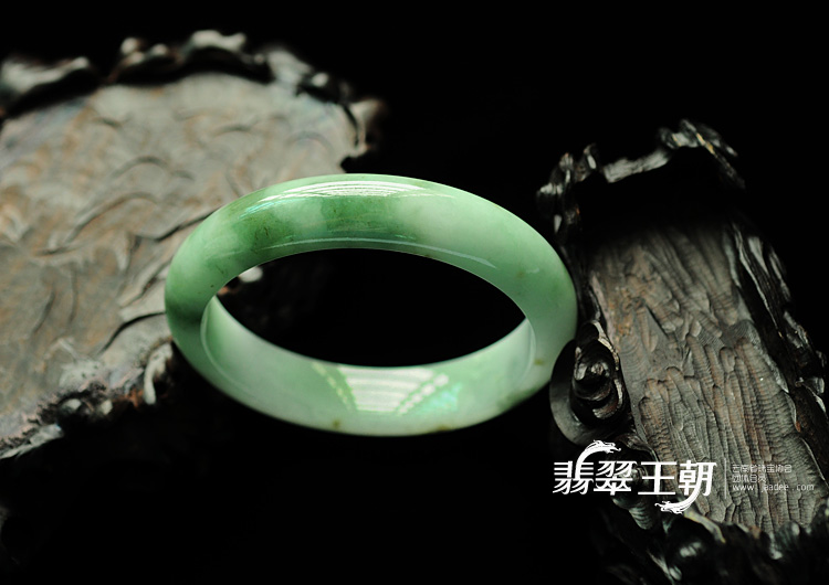 糯冰种青色飘花缅甸翡翠手镯(54.4)