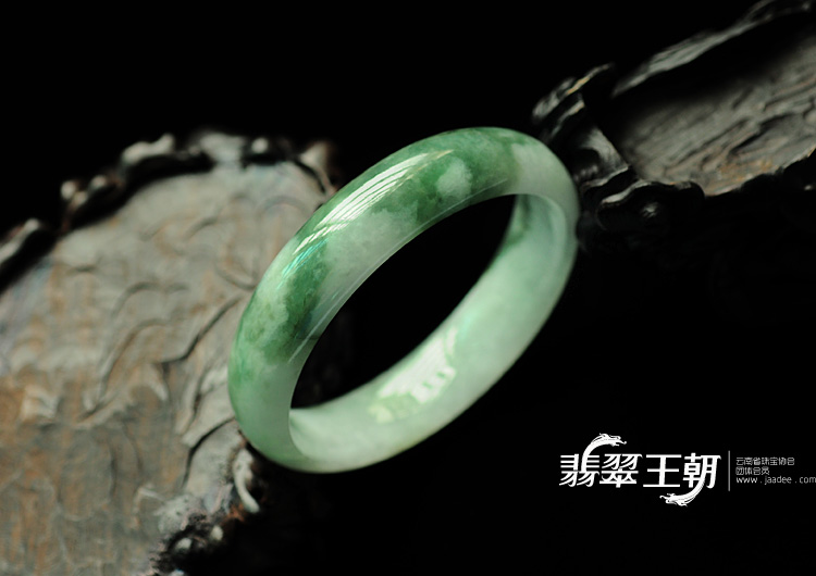 糯冰种飘花缅甸翡翠手镯(57.4)