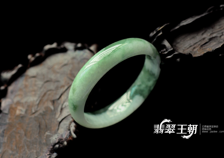 糯冰种飘花缅甸翡翠手镯(57.4)
