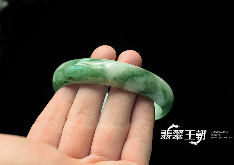 糯冰种飘花缅甸翡翠手镯(57.4)