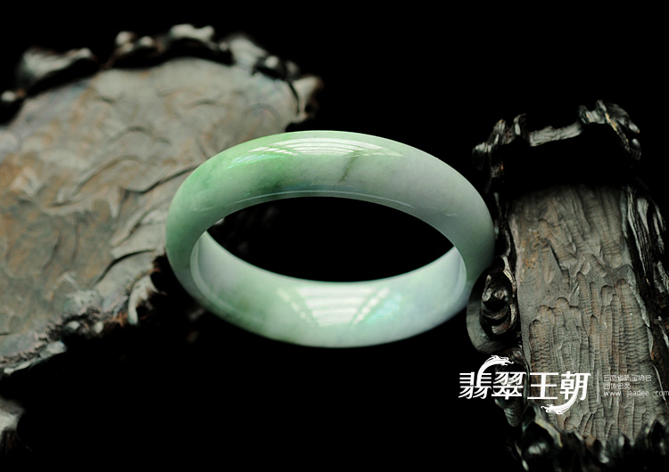 细糯种淡紫罗兰青色缅甸翡翠手镯(56.4)