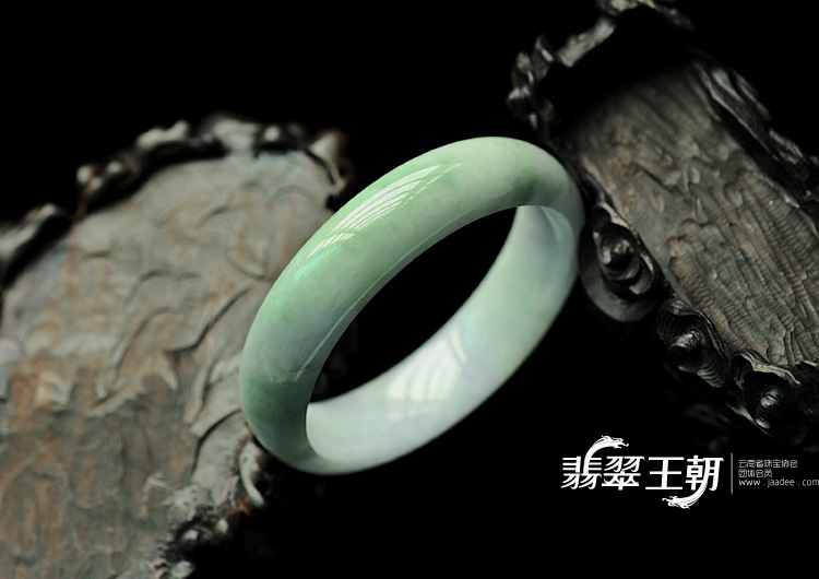 细糯种淡紫罗兰青色缅甸翡翠手镯(56.4)
