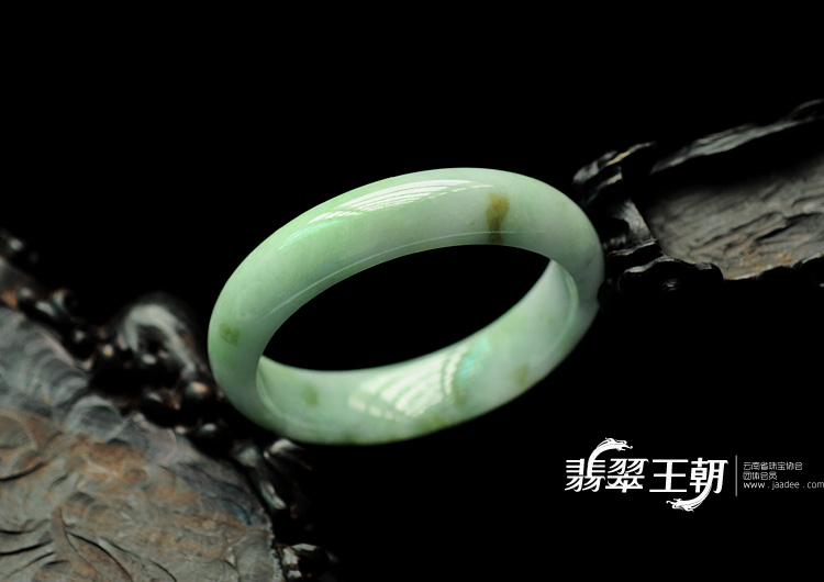 糯冰种飘花缅甸翡翠手镯(57.5)